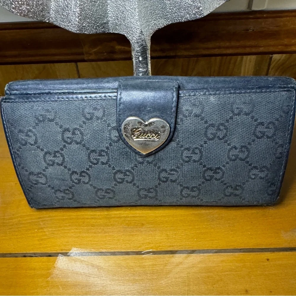 Authentic GUCCI 203550/GG Canvas  Heart Motif Long Wallet Canvas Leather… - Picture 3 of 15
